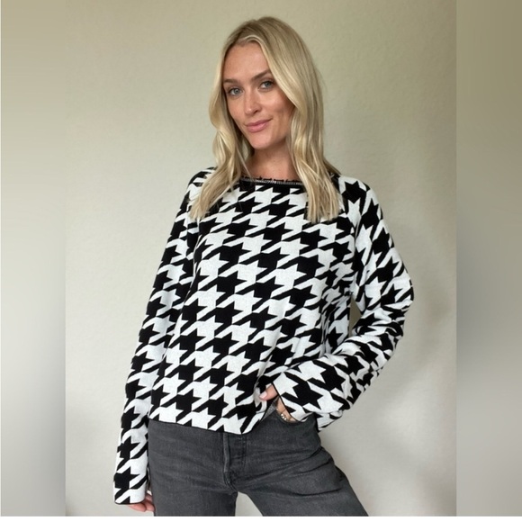 Six Fifty Black and White Houndstooth Long Sleeve Sweater, Women’s Size Small - Picture 2 of 8